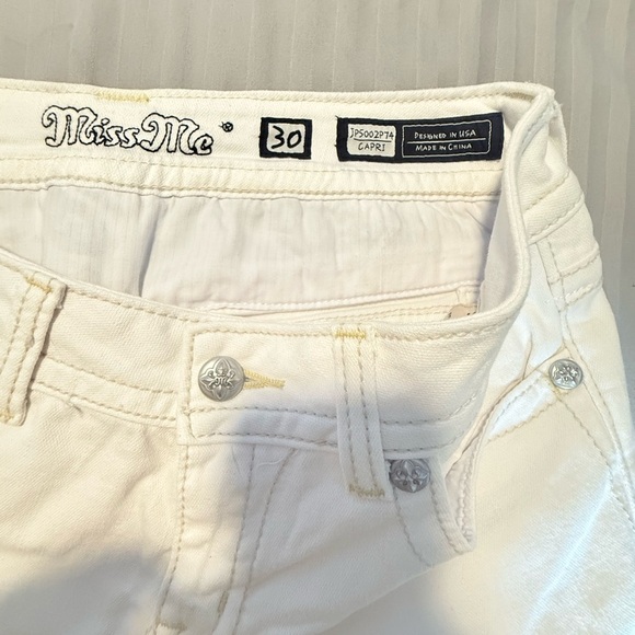 MISS ME Mid-Rise Capri Cuffed White Jeans Rhinestone Embellished - Picture 7 of 11
